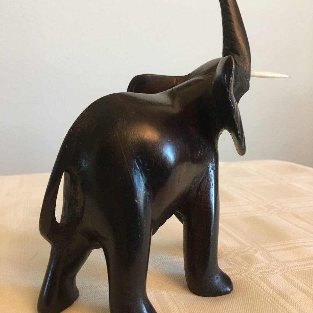 Elephant figurine dark wood carved with removable tusks. Raised trunk for luck - Picture 4 of 4
